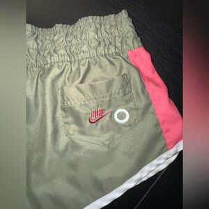 Cutest Nike shorts-small
